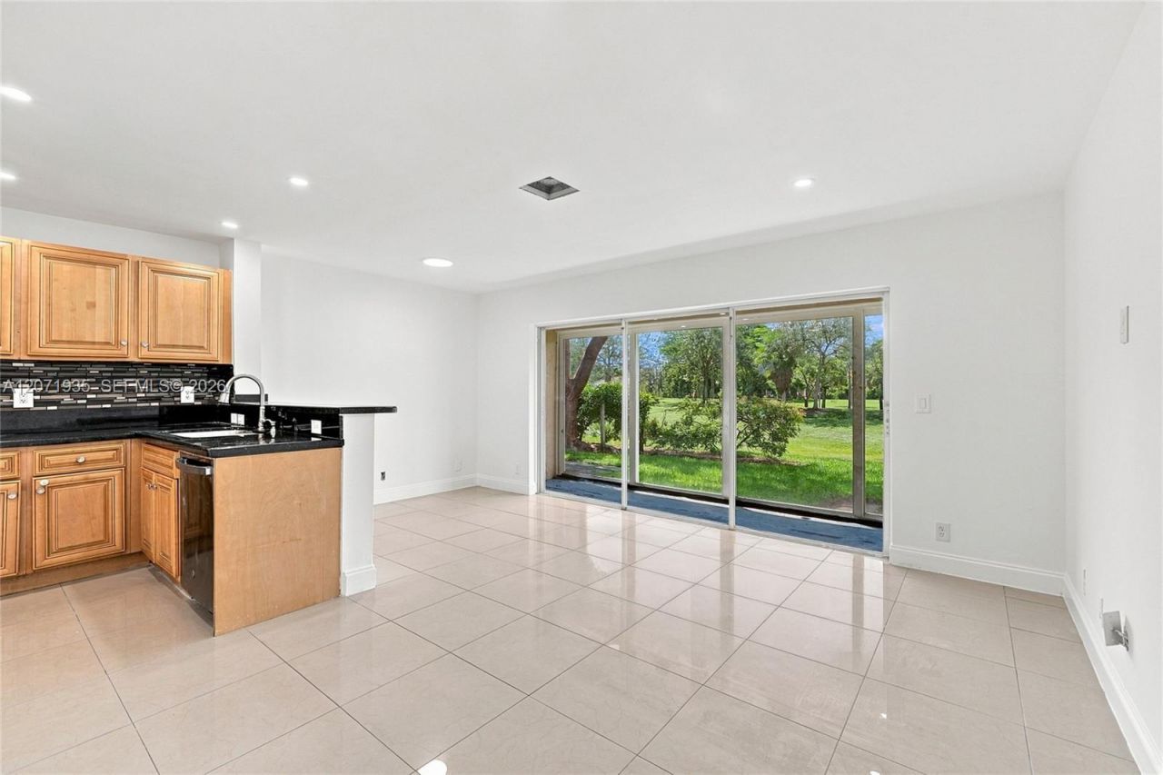 10140 Royal Palm Blvd, Unit 402-B, Coral Springs, FL 33065 Photo