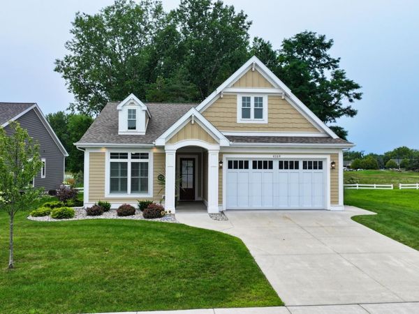 4169 Village Green, Unit 28, Freeland, MI 48623