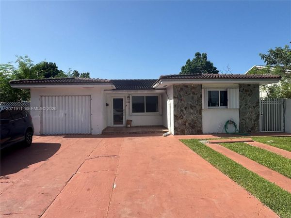 3160 NW 3rd St , Miami, FL 33125