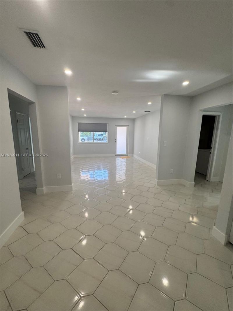 3160 NW 3rd St , Miami, FL 33125 Photo