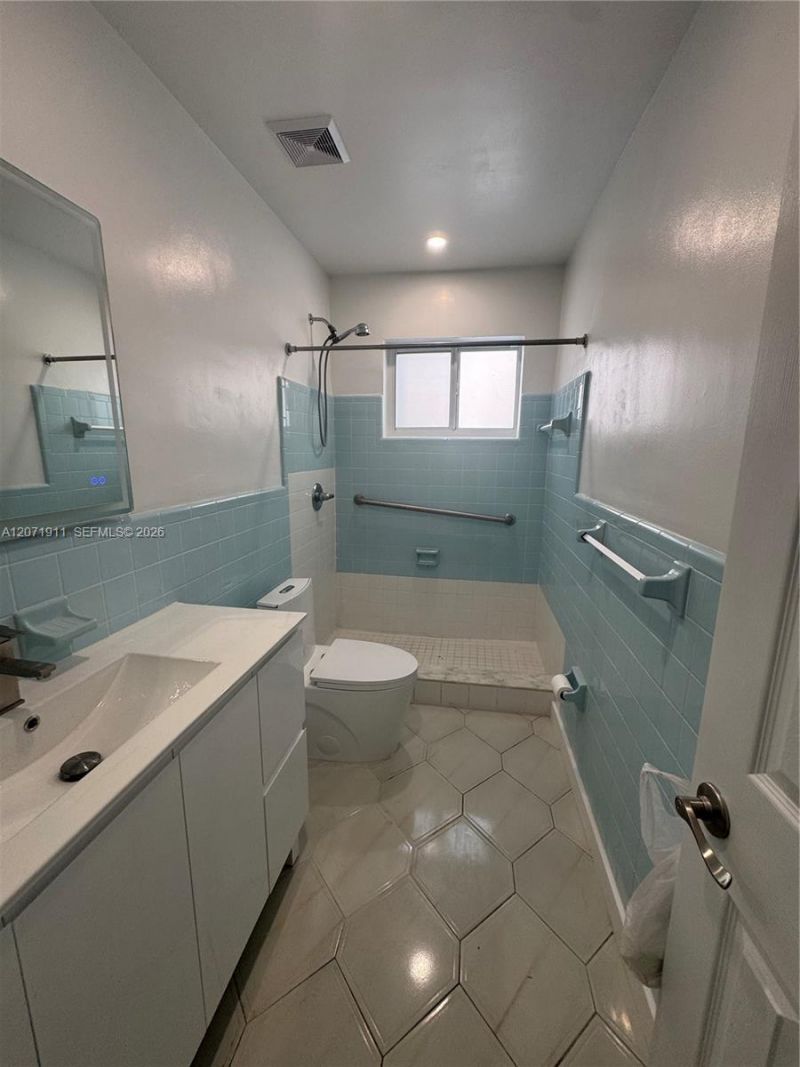 3160 NW 3rd St , Miami, FL 33125 Photo
