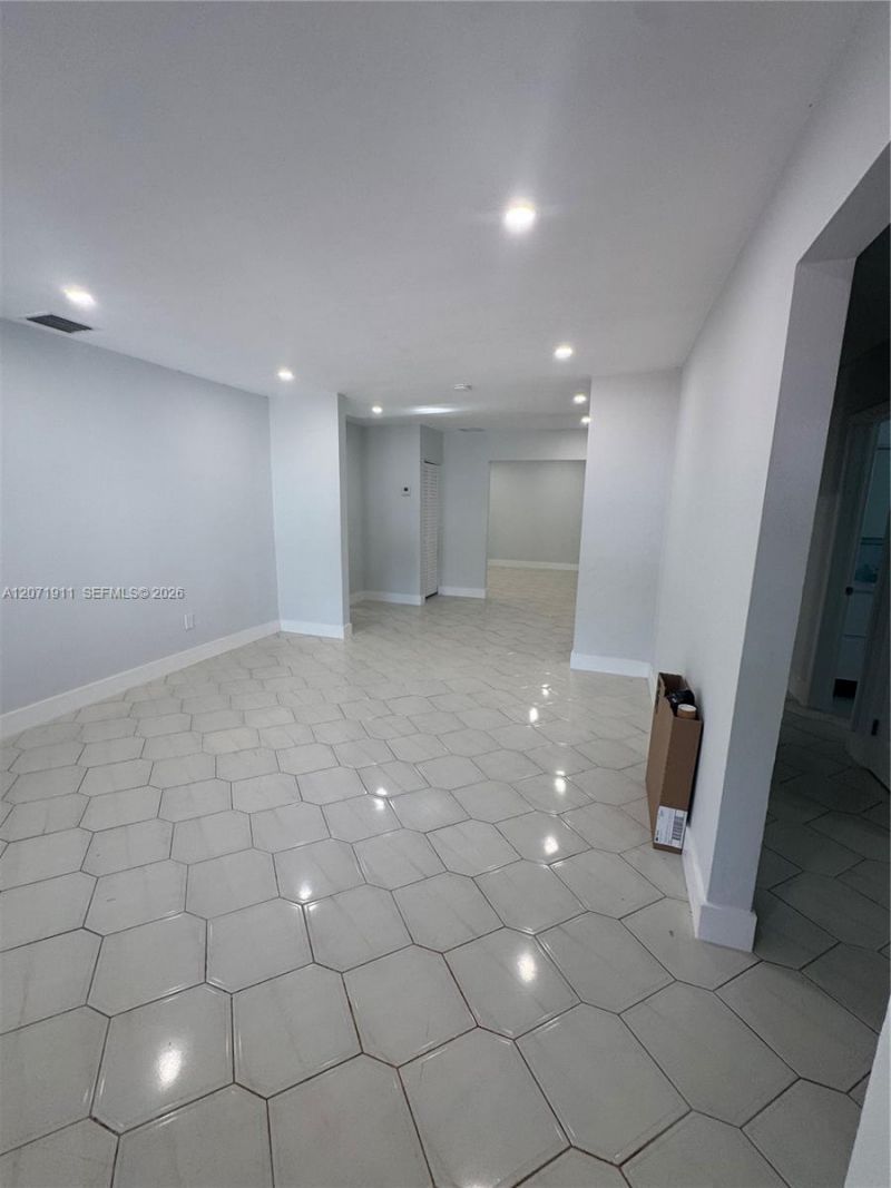 3160 NW 3rd St , Miami, FL 33125 Photo