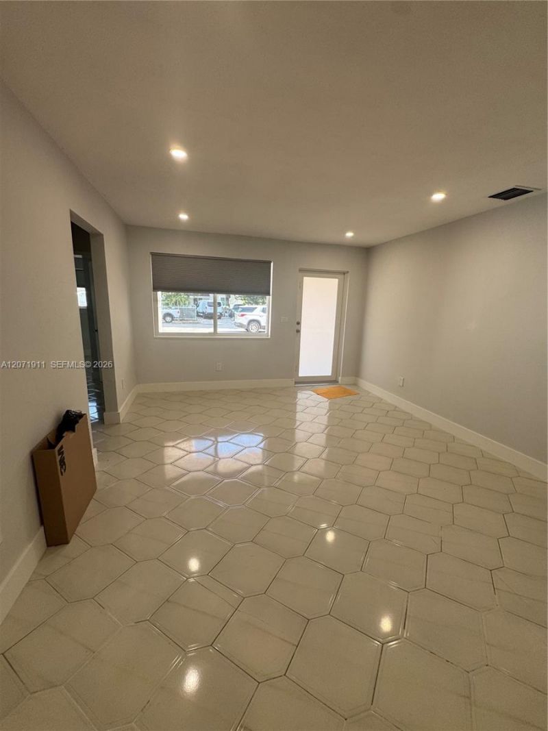 3160 NW 3rd St , Miami, FL 33125 Photo
