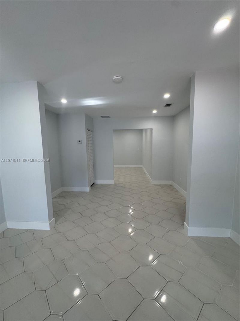 3160 NW 3rd St , Miami, FL 33125 Photo