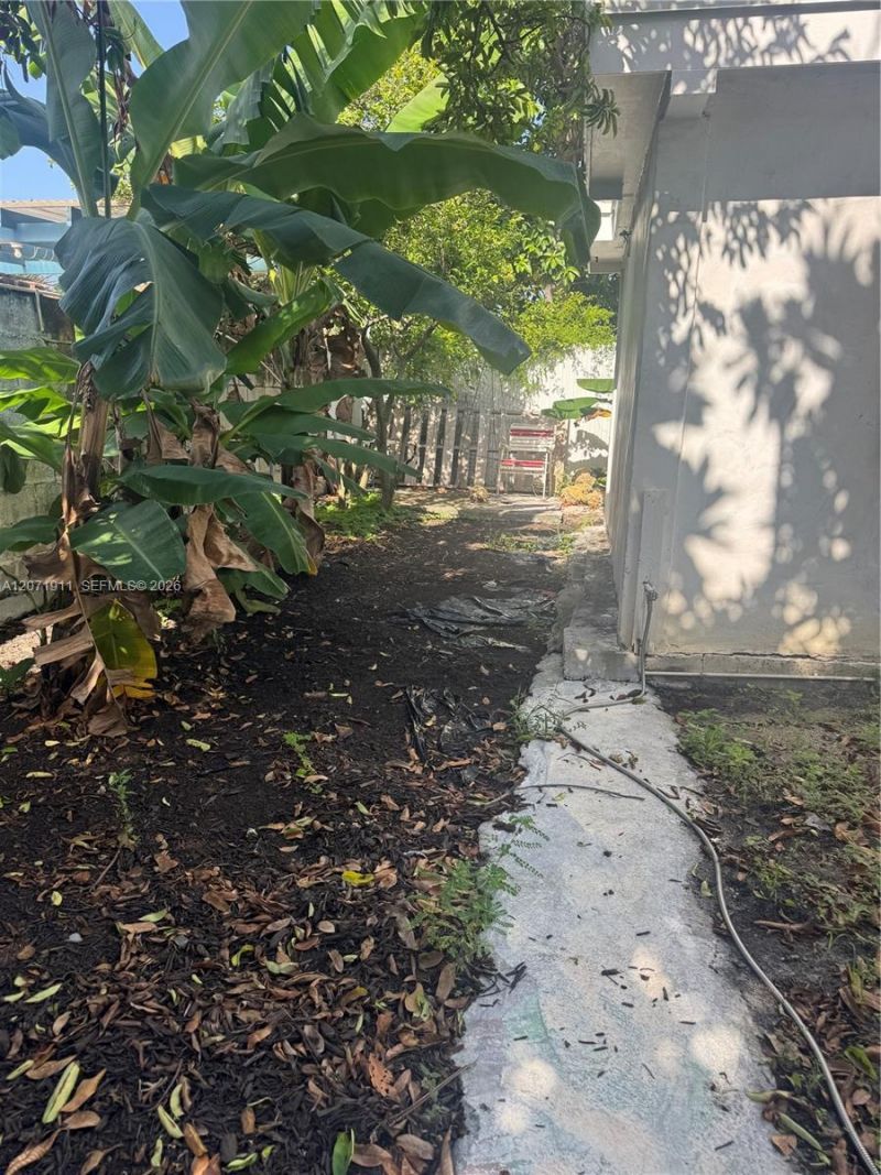 3160 NW 3rd St , Miami, FL 33125 Photo