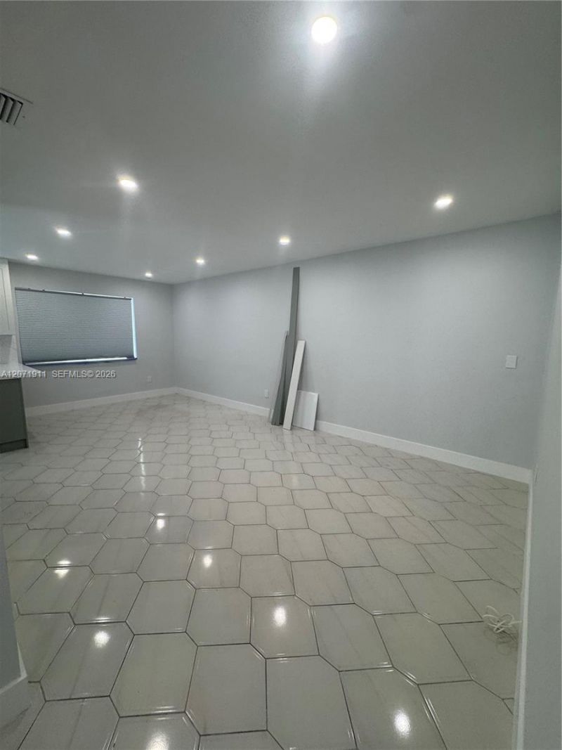 3160 NW 3rd St , Miami, FL 33125 Photo