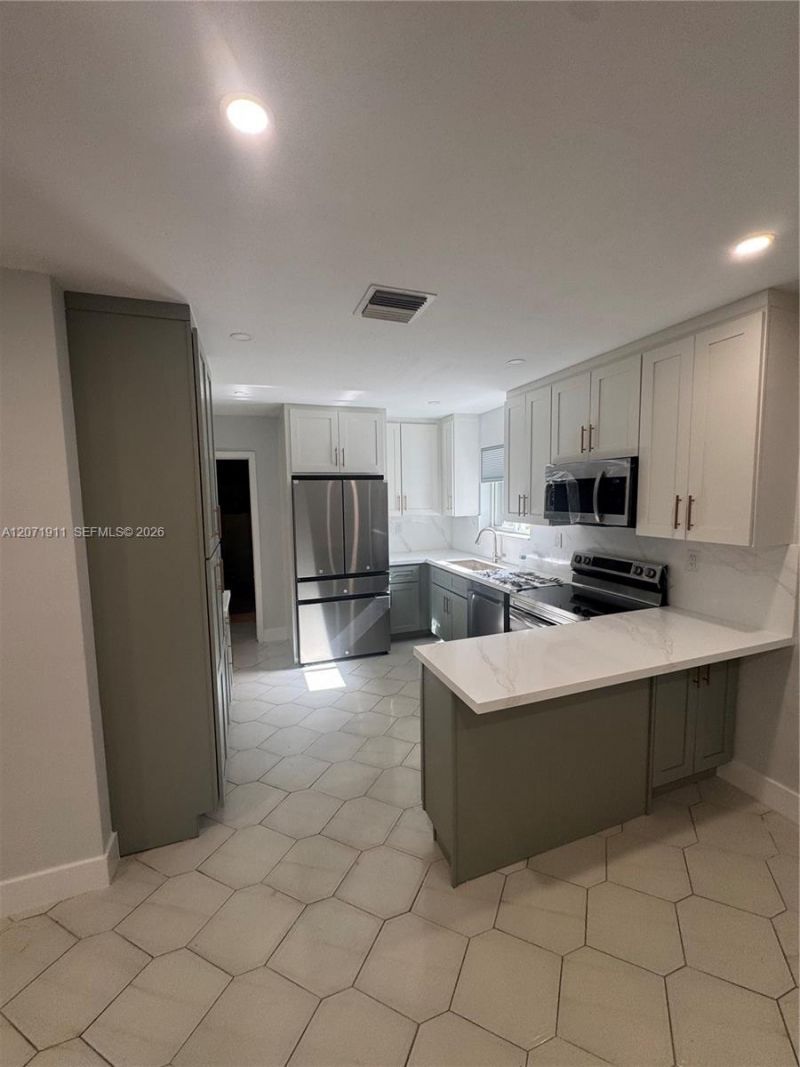 3160 NW 3rd St , Miami, FL 33125 Photo