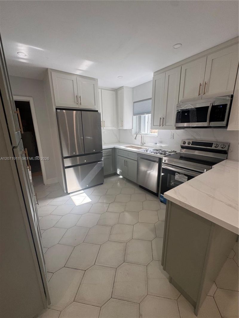 3160 NW 3rd St , Miami, FL 33125 Photo
