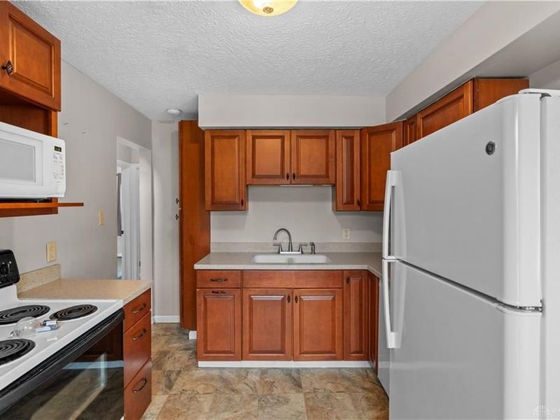 421 N Monroe Drive, Xenia, OH 45385 Photo 12