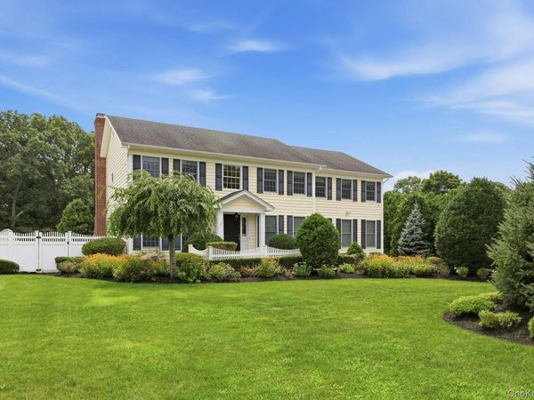28 Spruce Street, Selden, NY 11784
