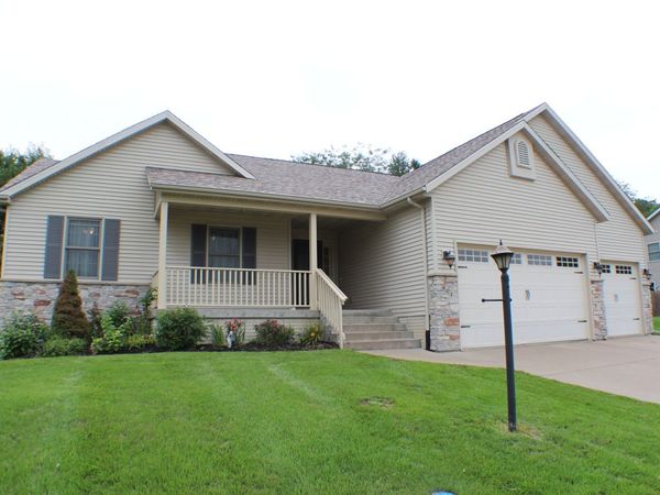 601 N 6th St Circle, Princeton, IA 52768