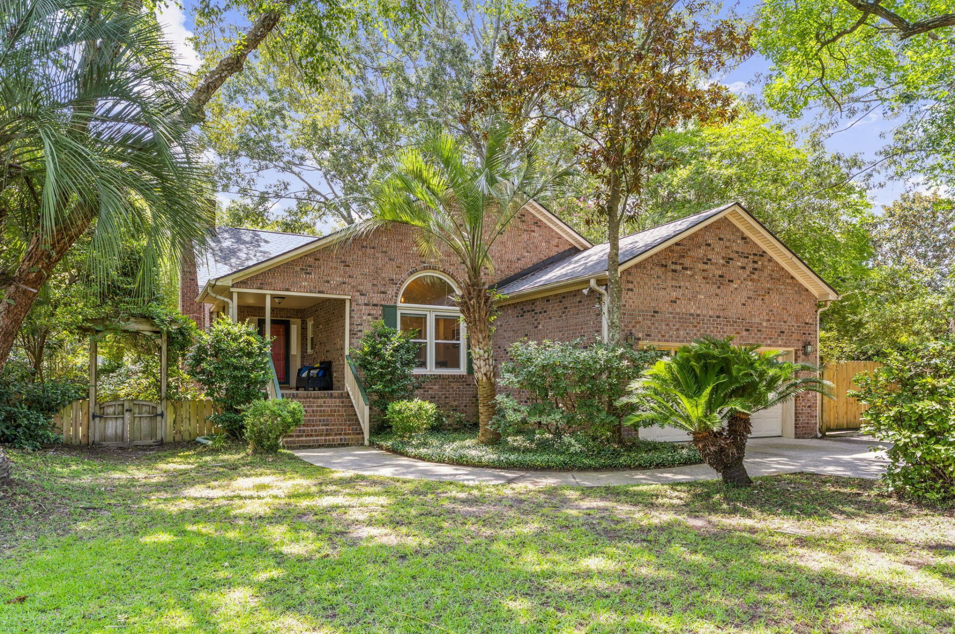 906 Travers Drive Photo 1