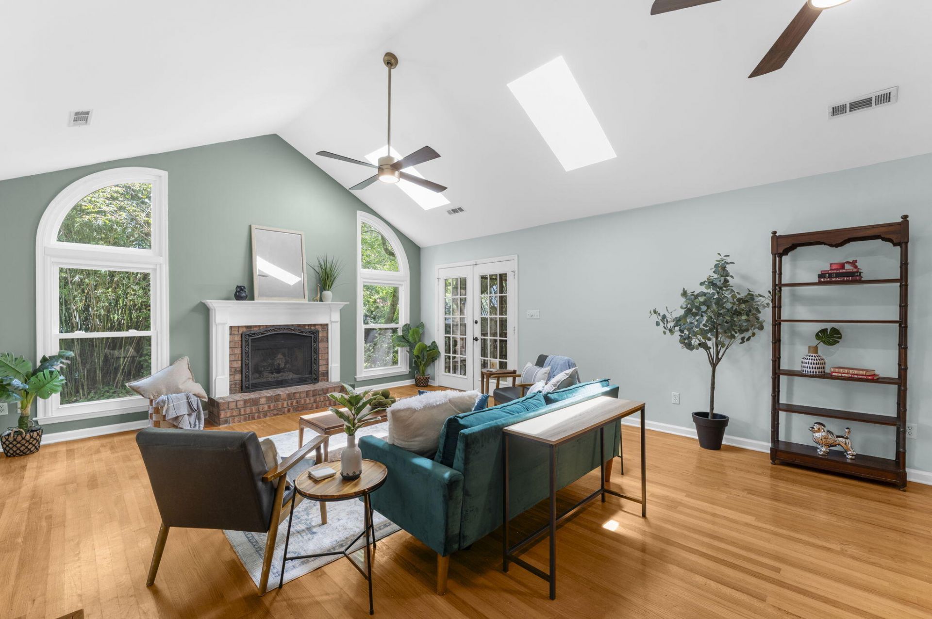 906 Travers Drive Photo 13
