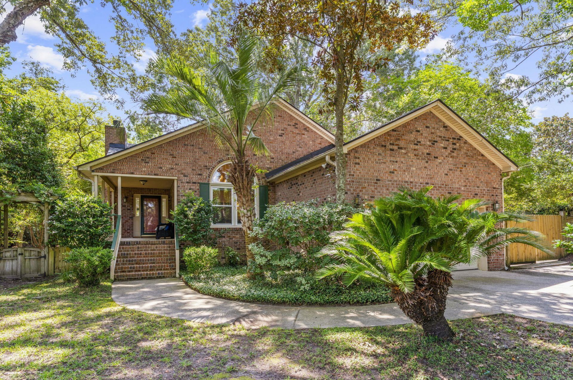 906 Travers Drive Photo 2