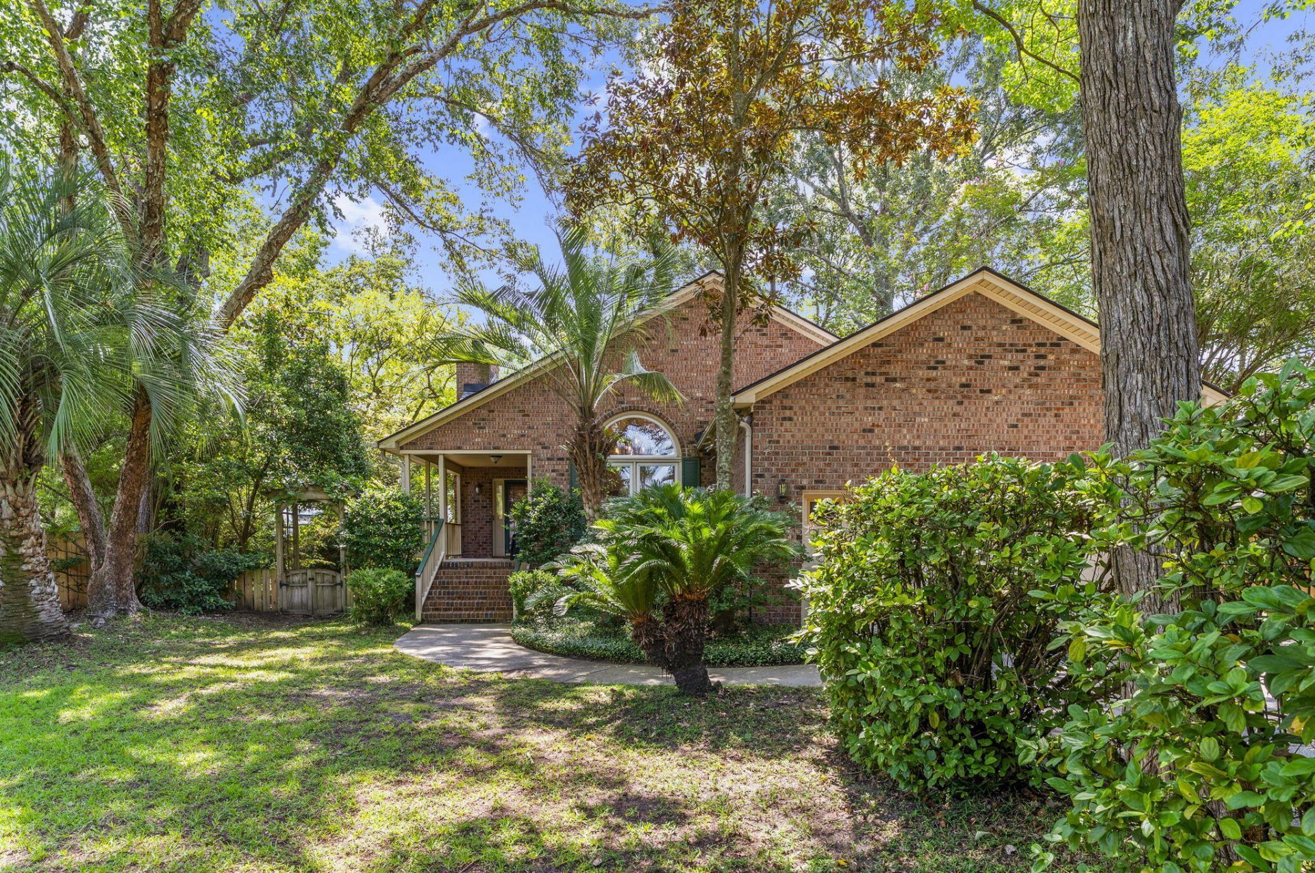 906 Travers Drive Photo 3