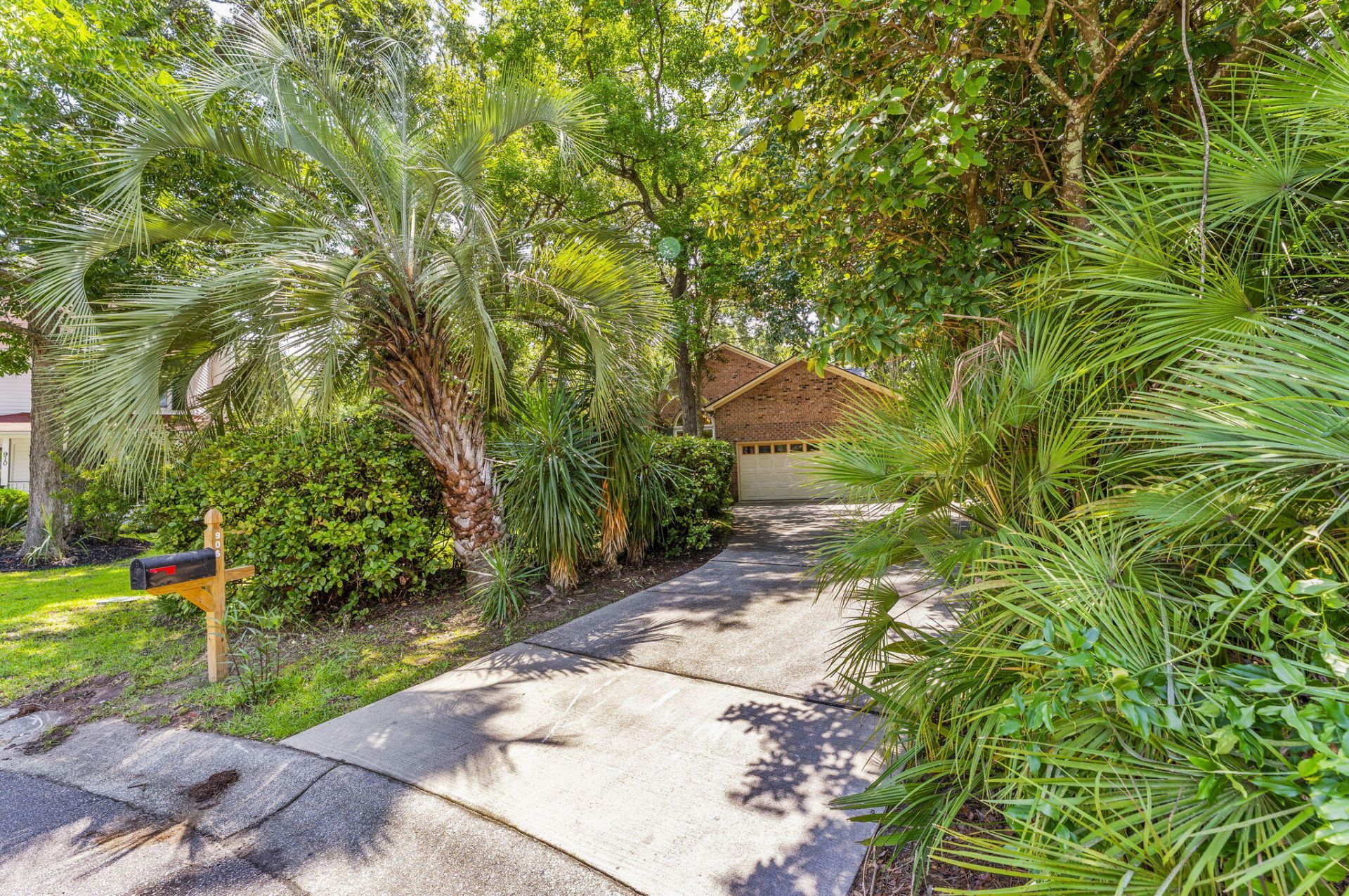 906 Travers Drive Photo 4