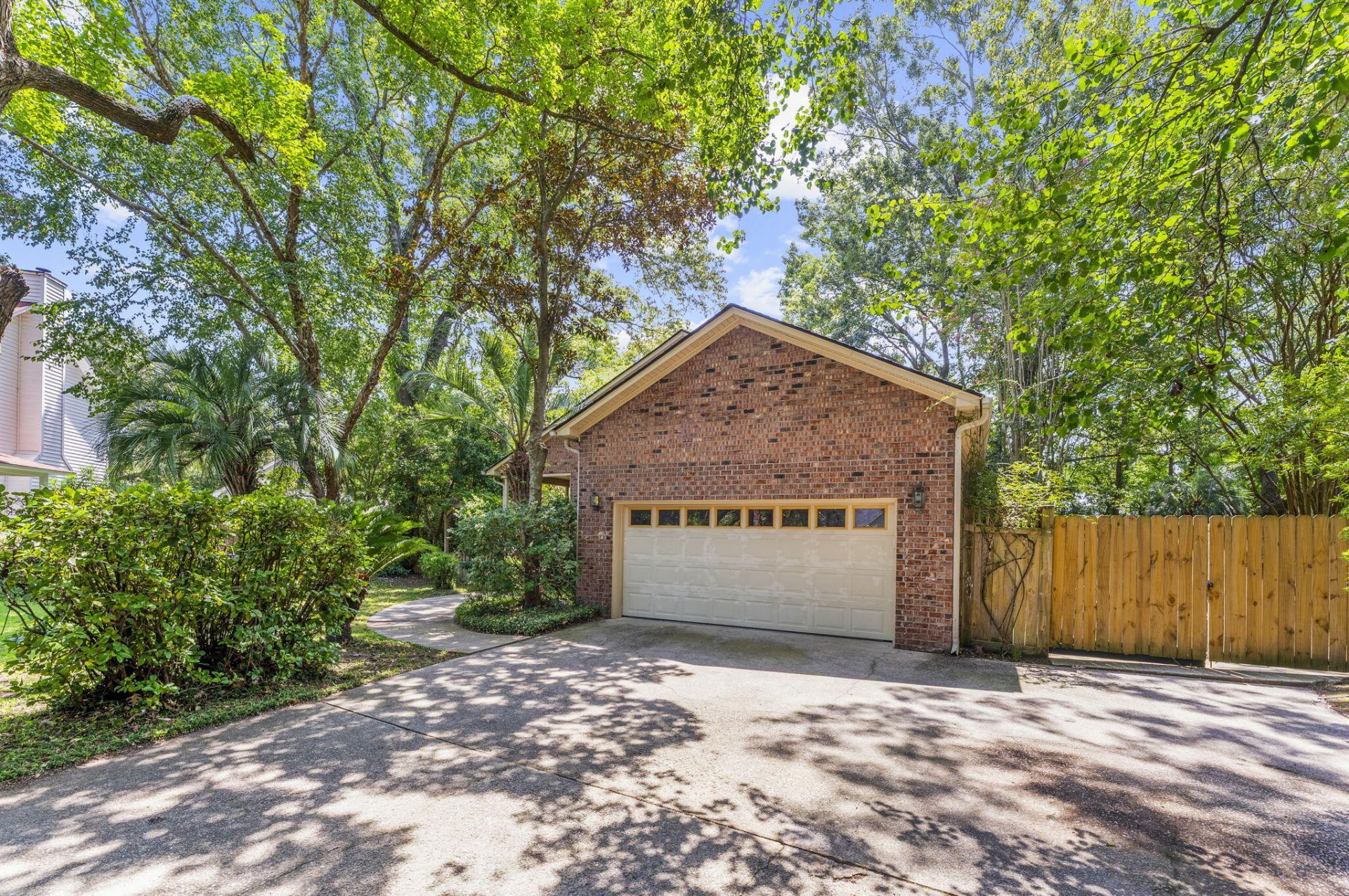 906 Travers Drive Photo 5