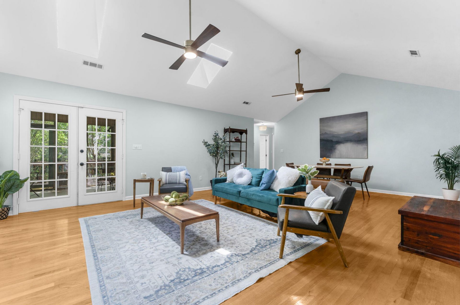 906 Travers Drive Photo 9