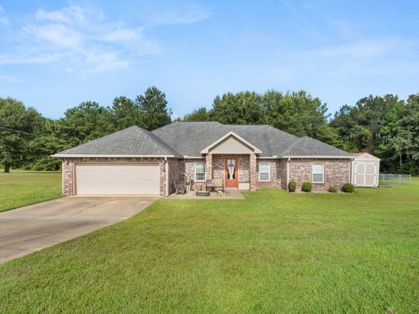 195 R Allen , Leesville, LA 71446