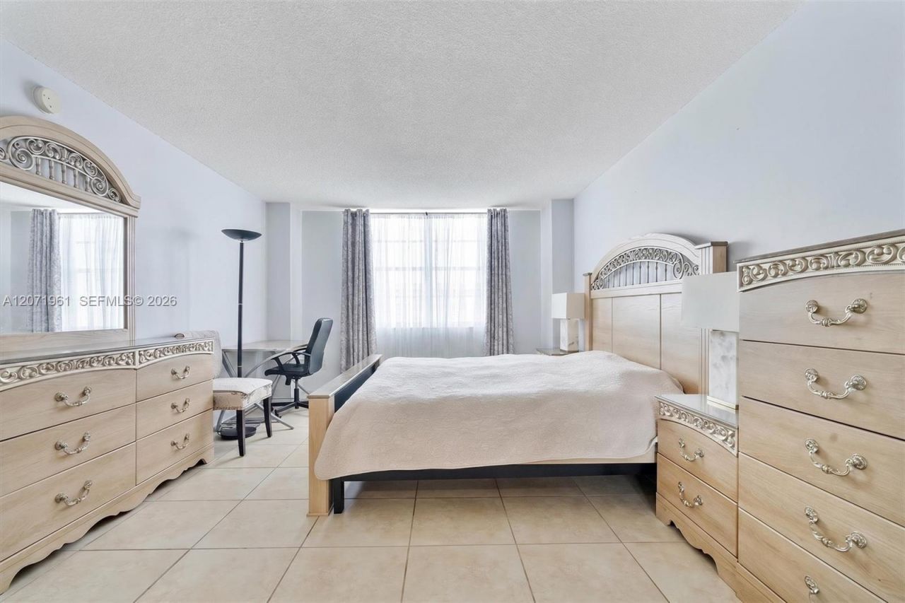 250 174th St , Unit 2211, Sunny Isles Beach, FL 33160 Photo