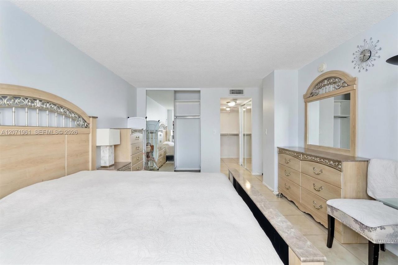 250 174th St , Unit 2211, Sunny Isles Beach, FL 33160 Photo