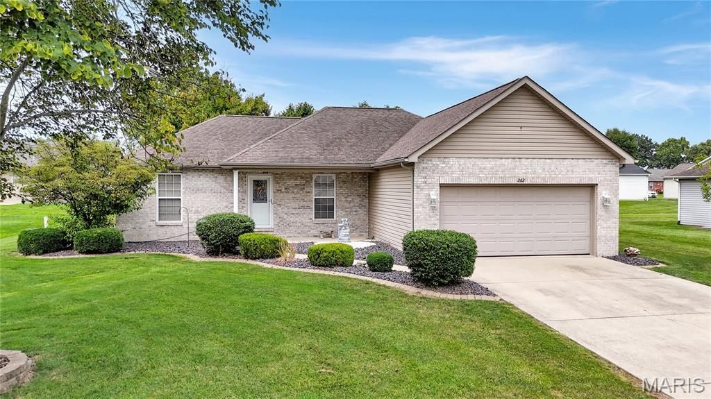 262 Newport Drive , Aviston, IL 62216 Main Photo