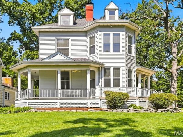 34 E Swon Avenue, Webster Groves, MO 63119