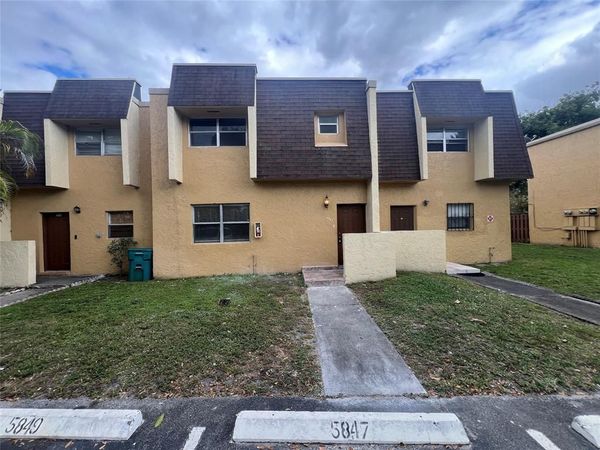 5847 BLUEBERRY Court, Unit 85, Lauderhill, FL 33313