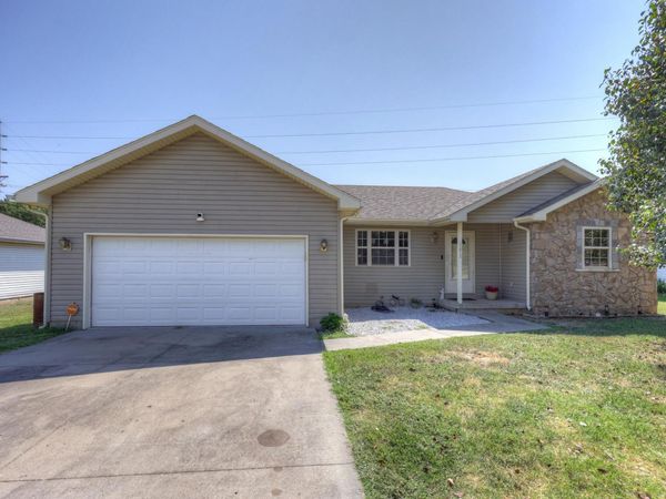 1610 Sophia Street , Carthage, MO 64836