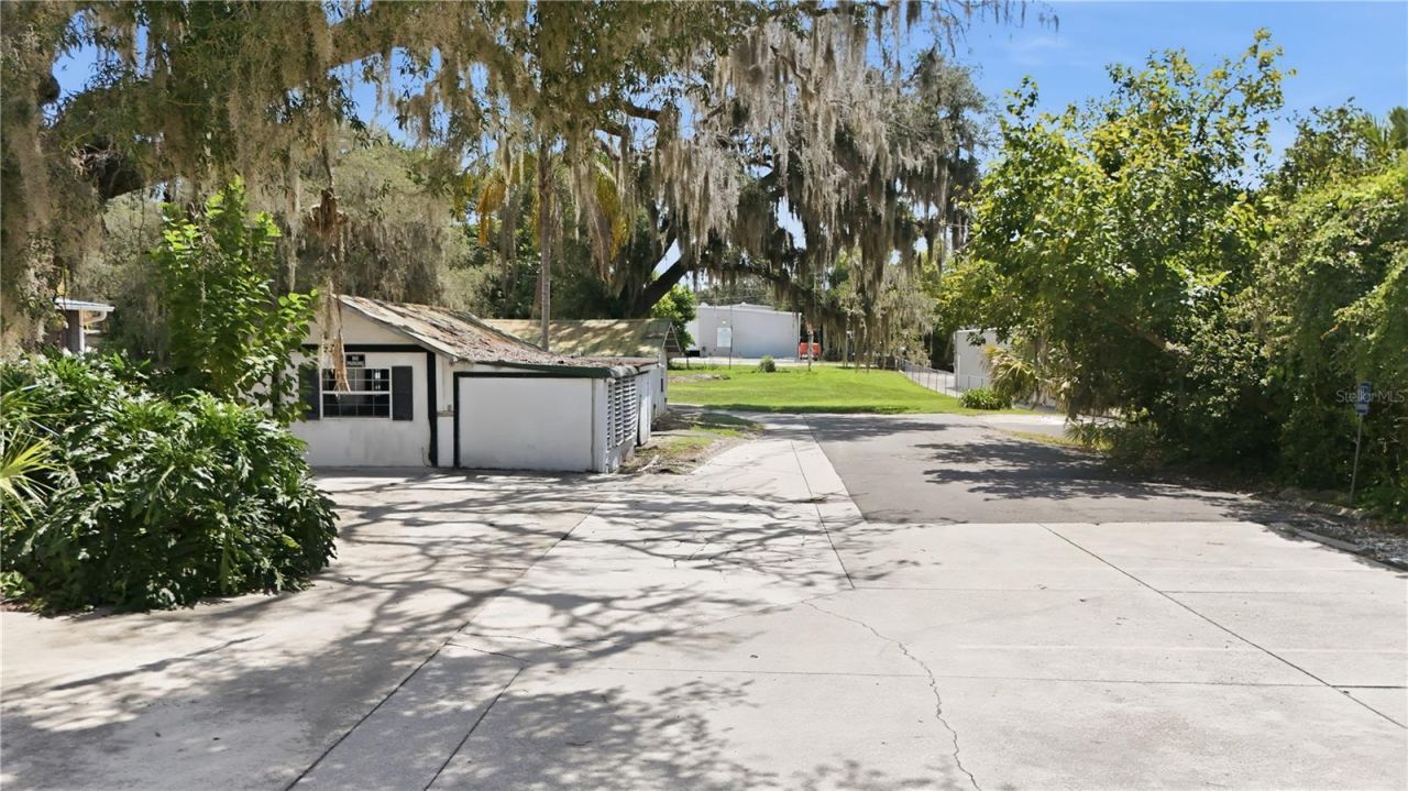 605 S Main Avenue, Minneola, FL 34715 Photo