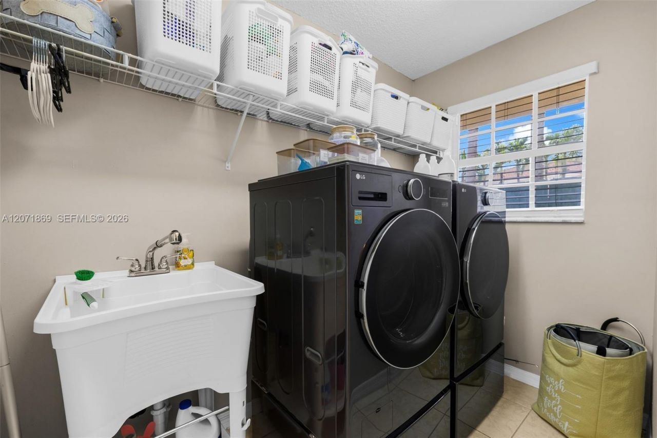 15753 SW 43rd St , Miami, FL 33185 Photo