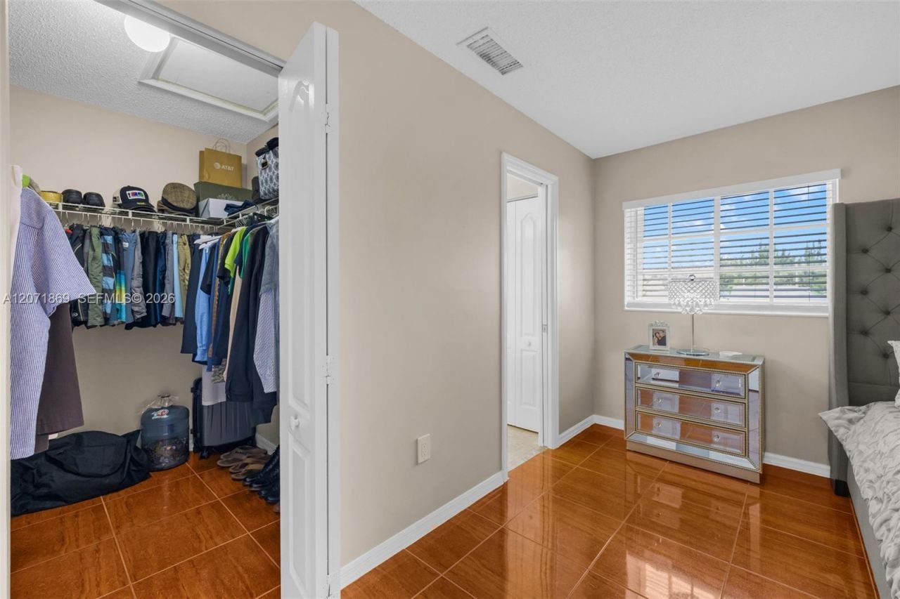 15753 SW 43rd St , Miami, FL 33185 Photo