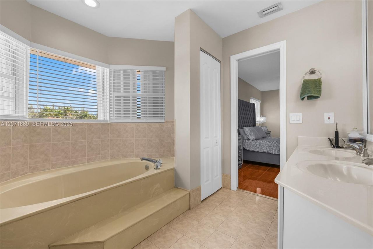 15753 SW 43rd St , Miami, FL 33185 Photo