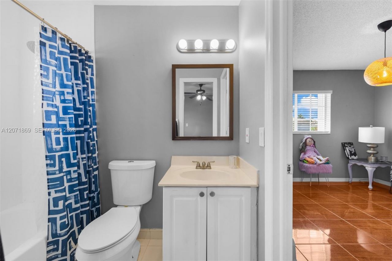15753 SW 43rd St , Miami, FL 33185 Photo
