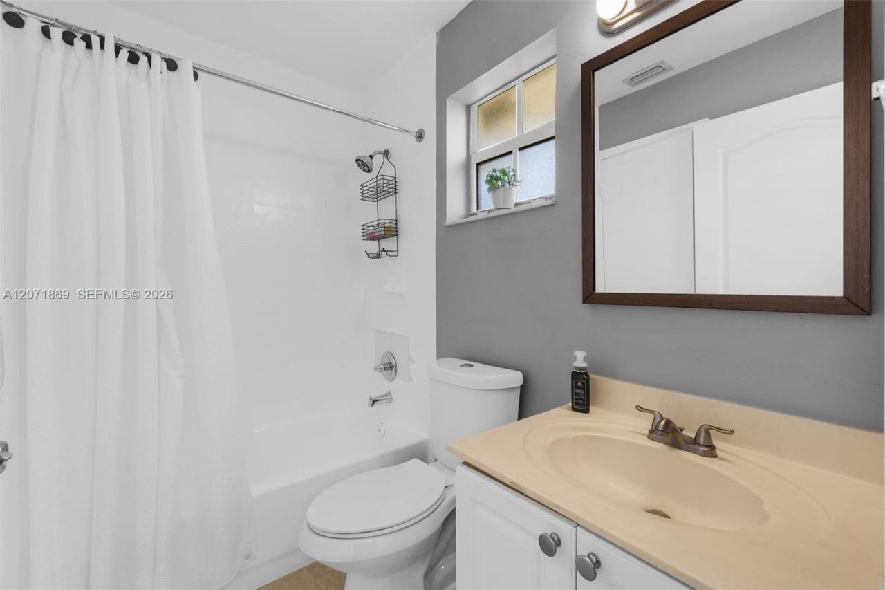 15753 SW 43rd St , Miami, FL 33185 Photo