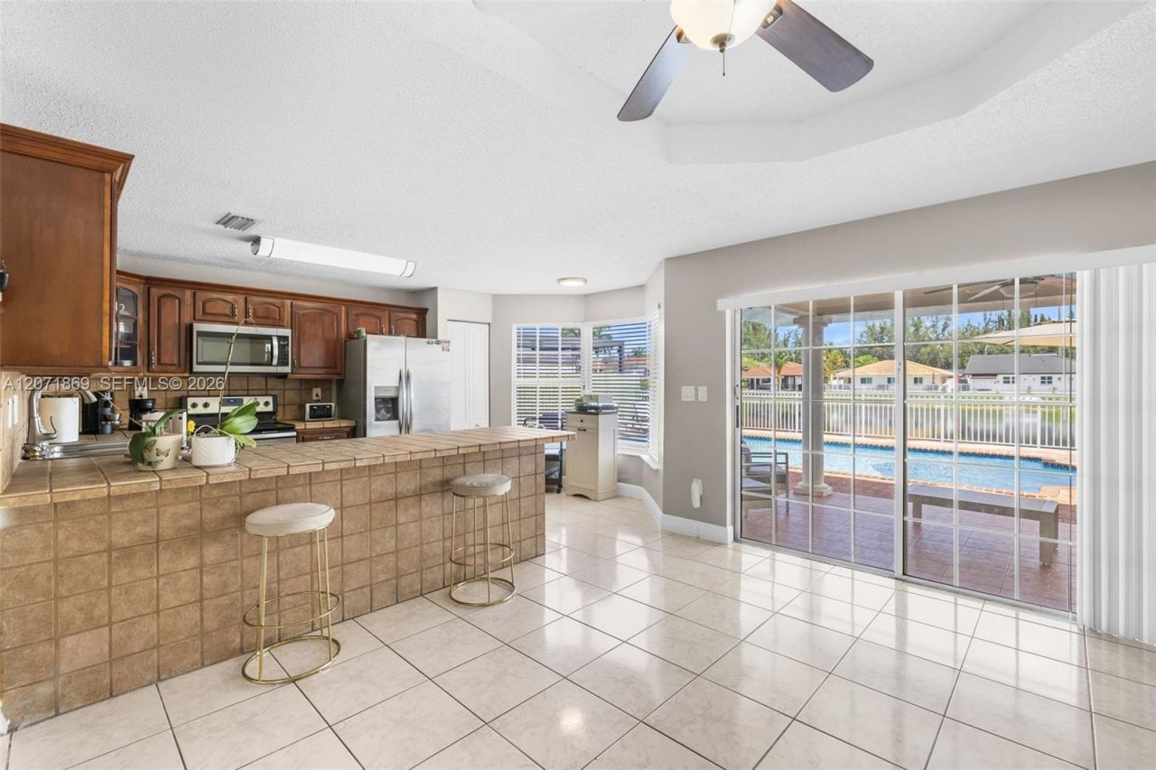 15753 SW 43rd St , Miami, FL 33185 Photo