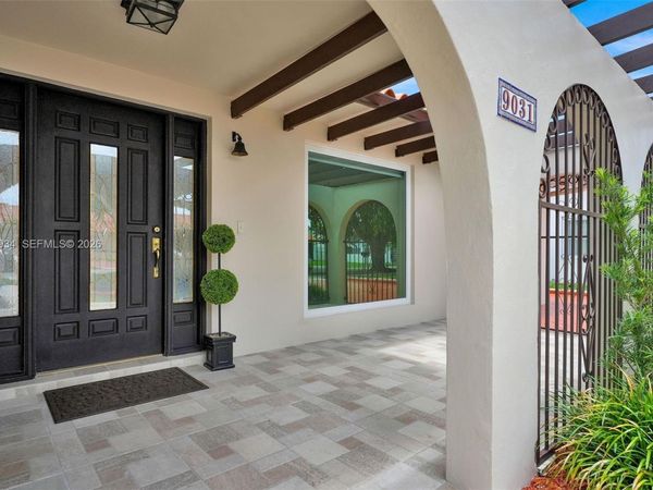 9031 SW 11th St , Miami, FL 33174