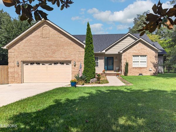 8661 Cherokee Tr, Crossville, TN 38572