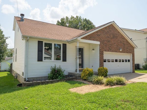 104 Edgehill Ln , Hendersonville, TN 37075