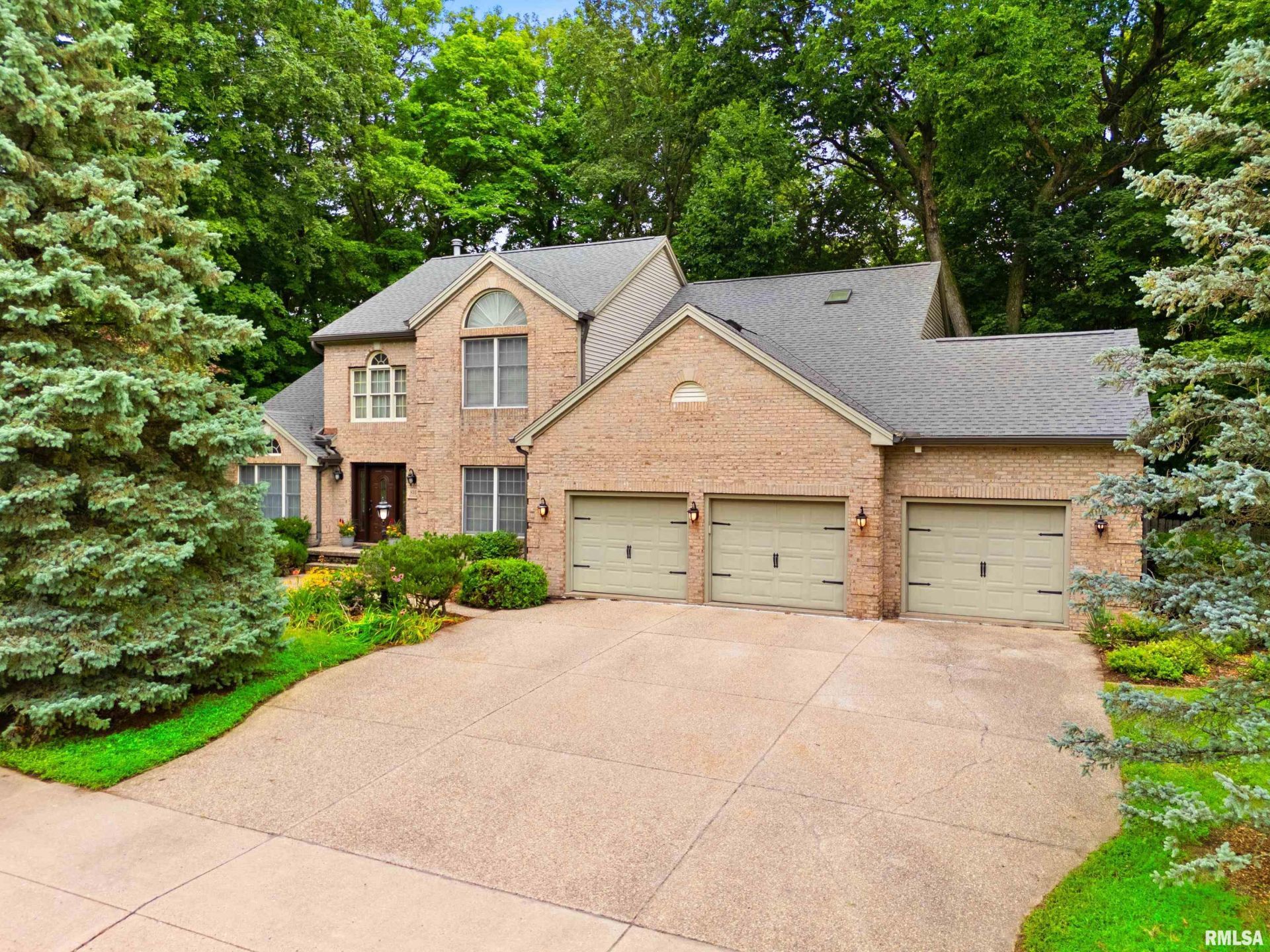 835 W Grand Oak Drive, Peoria, IL 61615 Main Photo