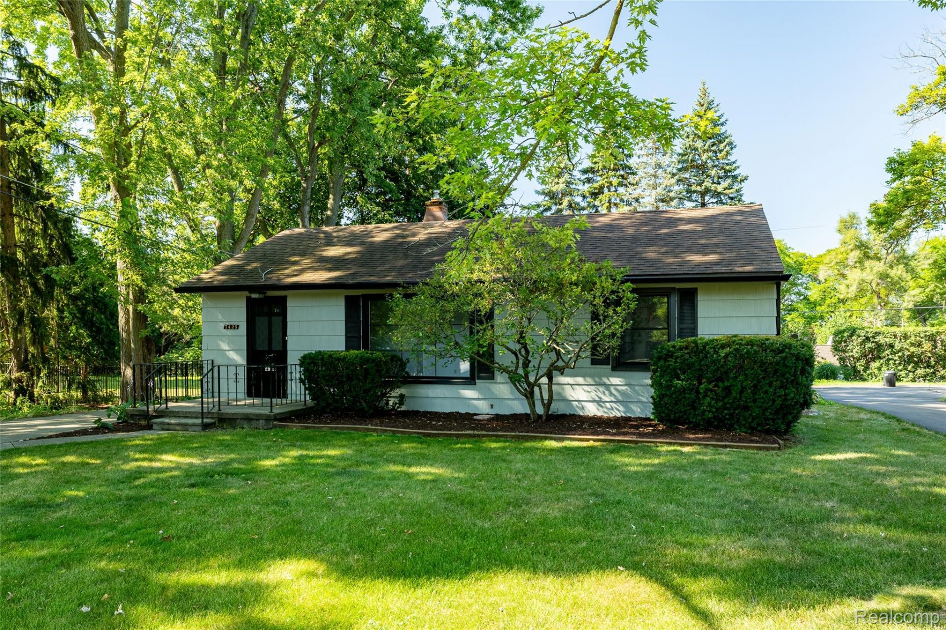 7425 Ann Arbor Street, Dexter, Mi 48130 Main Photo