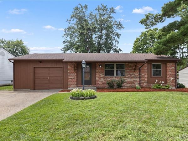 3239 Greenwich Lane, St Charles, MO 63301