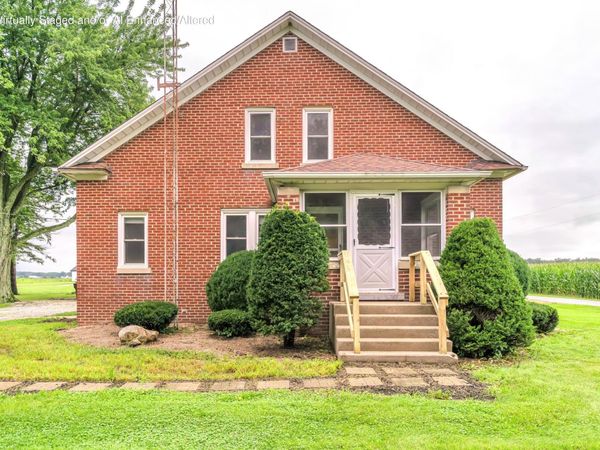 502 S 250 W , Valparaiso, IN 46385