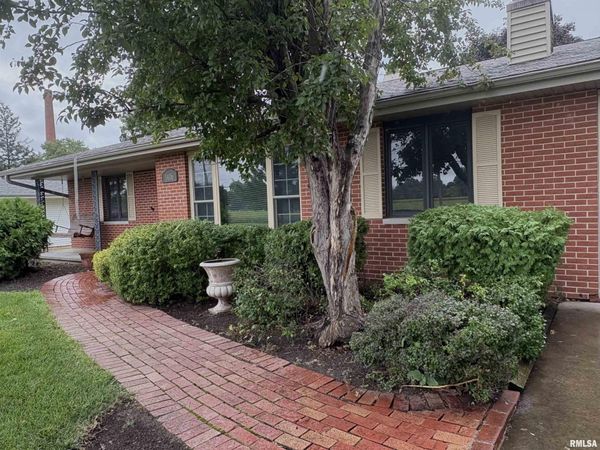 1406 S DIAMOND Street, Jacksonville, IL 62650