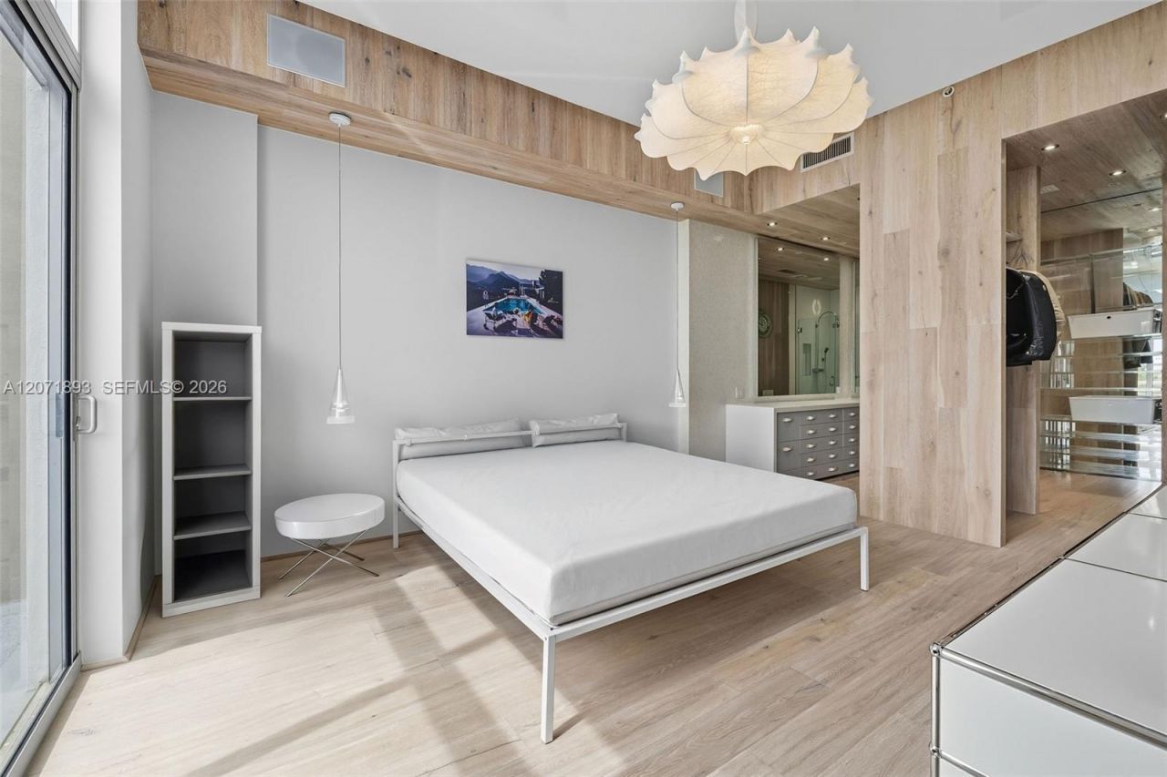 2001 Meridian Ave , Unit 518, Miami Beach, FL 33139 Photo