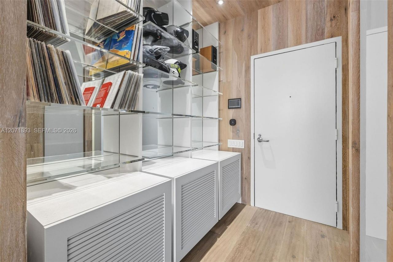 2001 Meridian Ave , Unit 518, Miami Beach, FL 33139 Photo