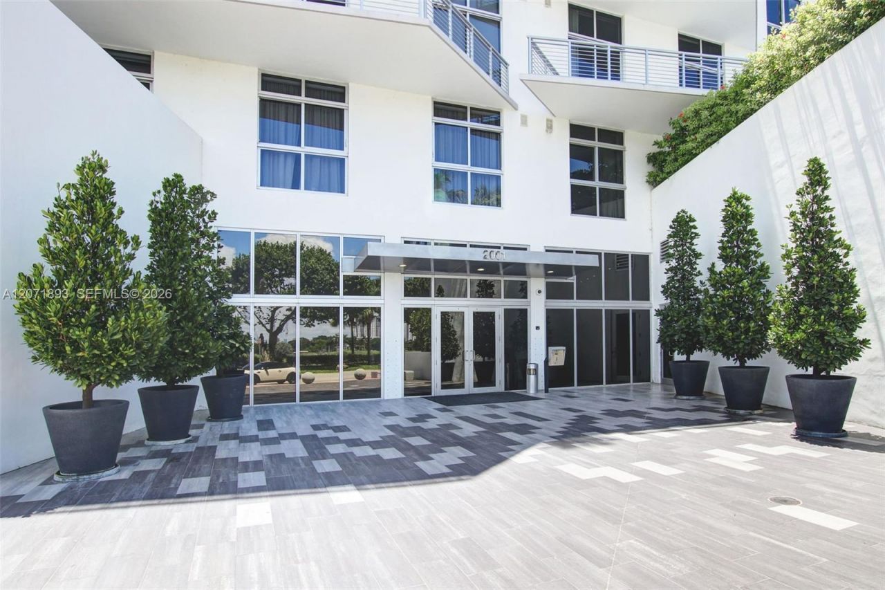 2001 Meridian Ave , Unit 518, Miami Beach, FL 33139 Photo