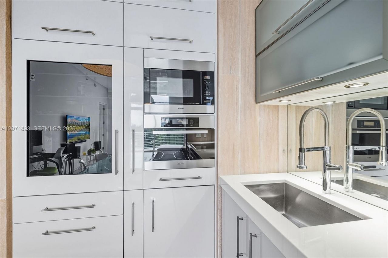 2001 Meridian Ave , Unit 518, Miami Beach, FL 33139 Photo