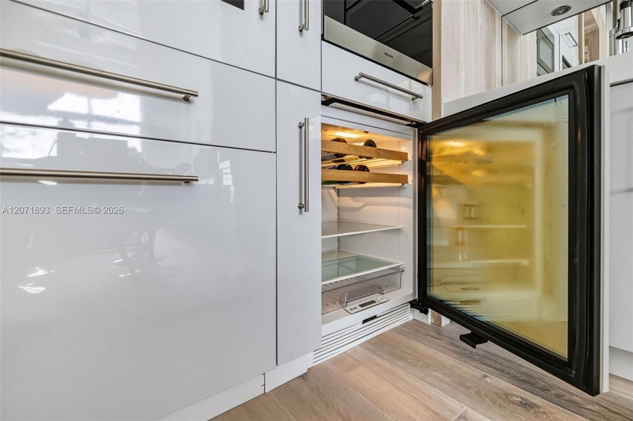 2001 Meridian Ave , Unit 518, Miami Beach, FL 33139 Photo