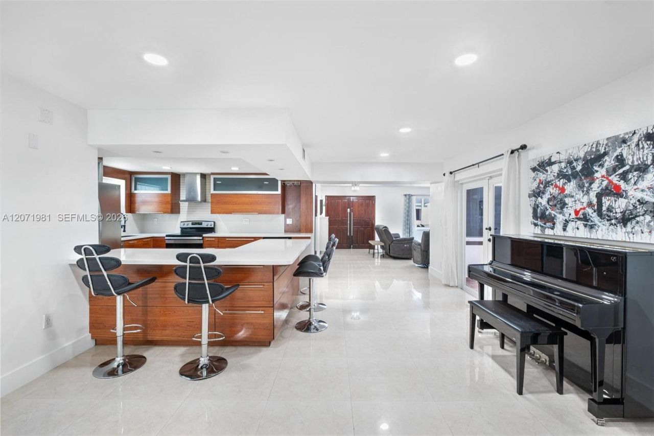 2430 SW 22nd Ter , Miami, FL 33145 Photo
